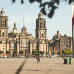 Catedral Metropolitana y Zócalo de la Ciudad de México en día soleado